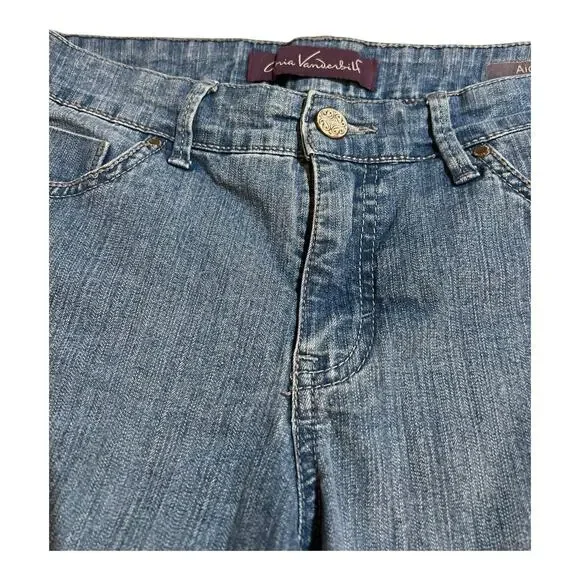 Gloria Vanderbilt Aiden Missy 6 Light Wash Denim Shorts - Picture 4 of 9